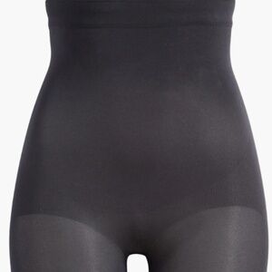 Skims | Seamless Sculpt Mid Thigh Shorts | S | Black